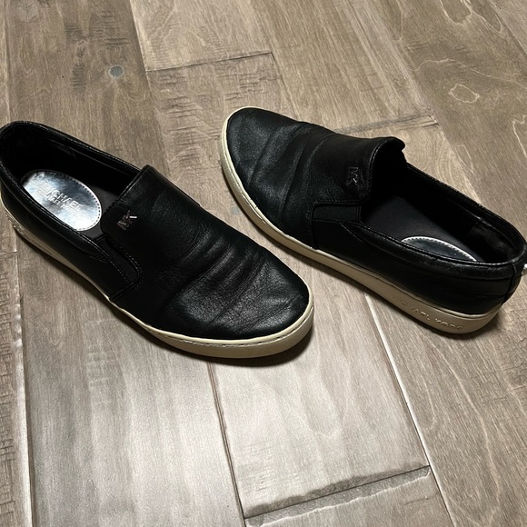 Michael Kors Sneakers - Picture 4 of 6